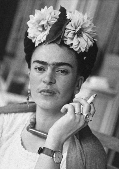 Nickolas_Muray_Frida_in_the_dining_area_Coyoacan_with_cigarette_1266_362